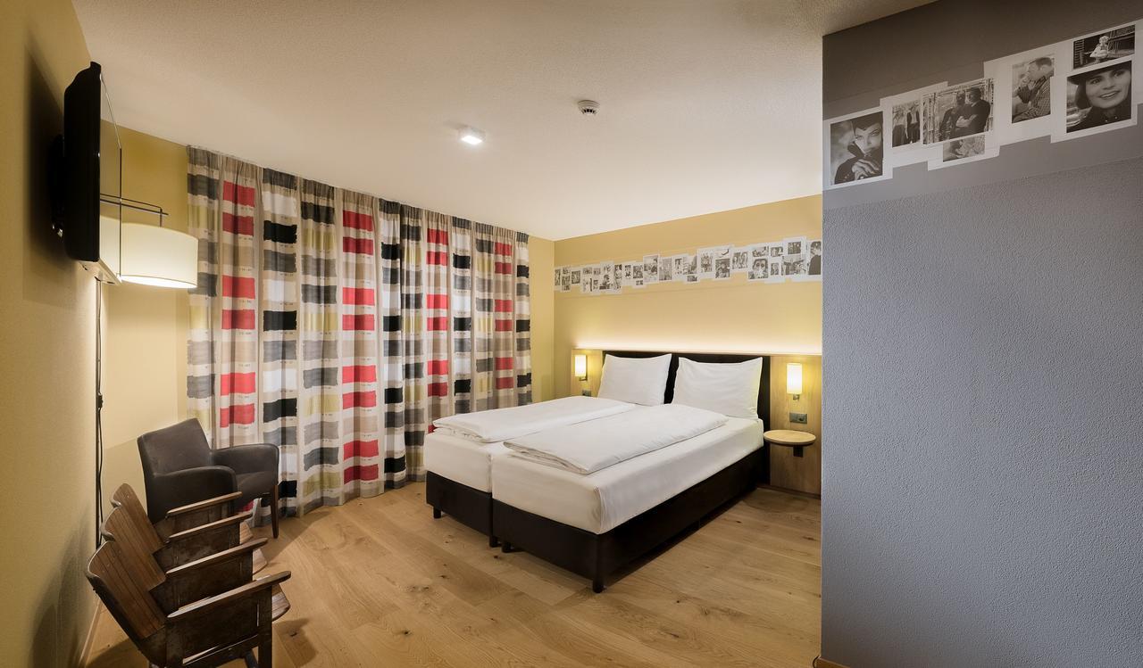Hotel Cinema 8 Schoftland ภายนอก รูปภาพ