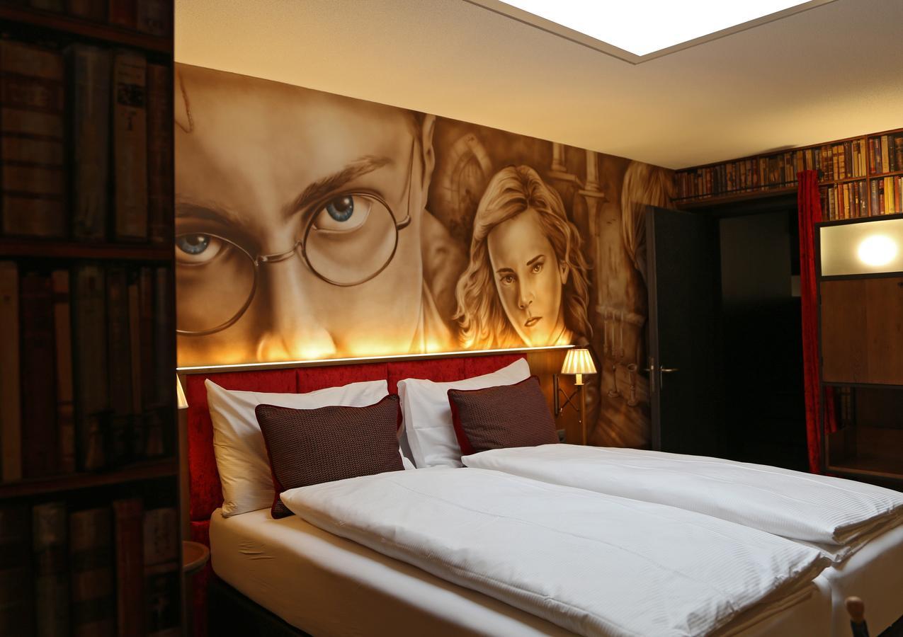 Hotel Cinema 8 Schoftland ภายนอก รูปภาพ