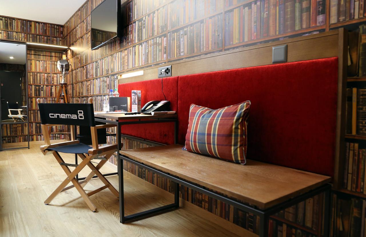 Hotel Cinema 8 Schoftland ภายนอก รูปภาพ
