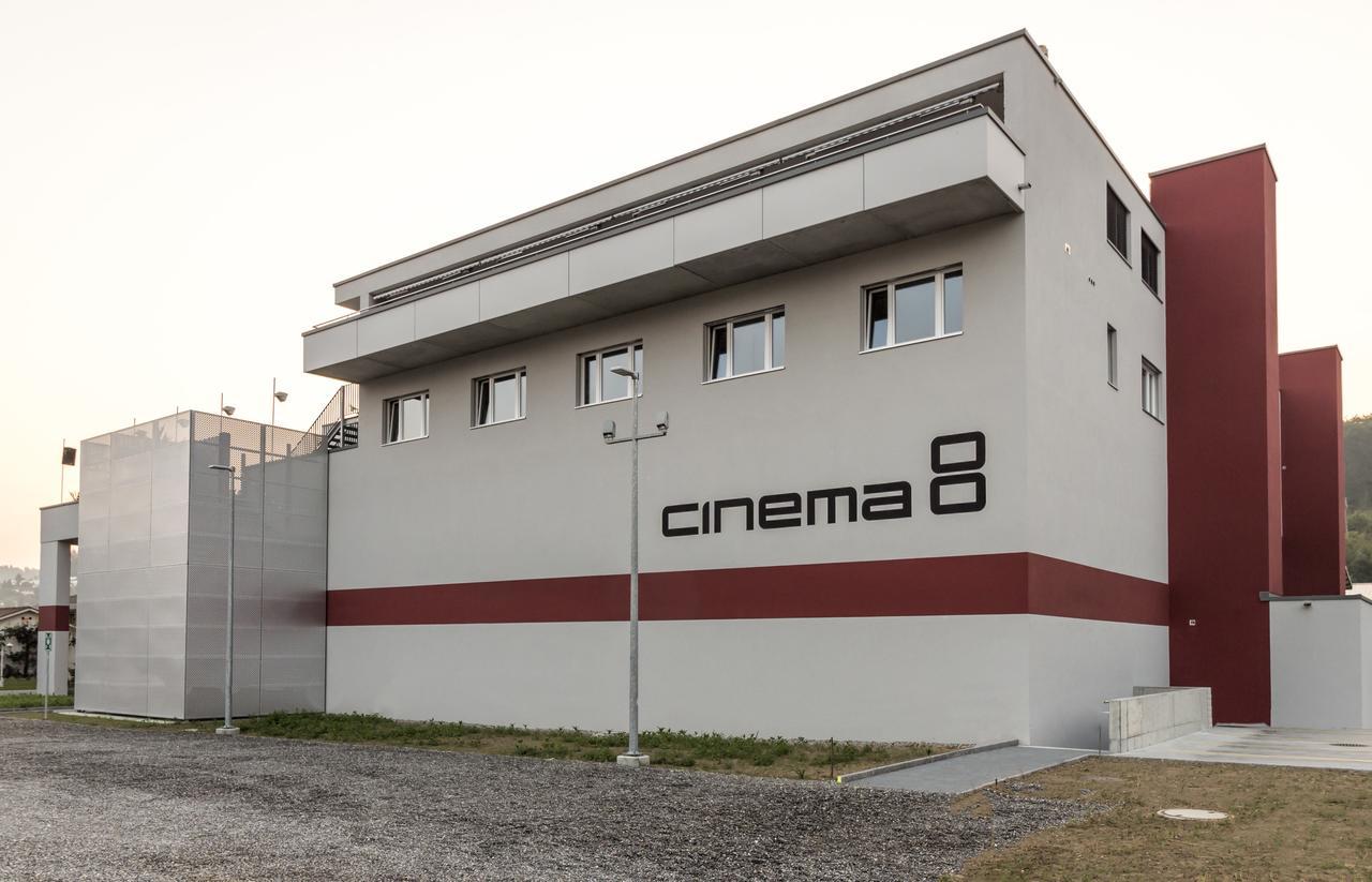 Hotel Cinema 8 Schoftland ภายนอก รูปภาพ